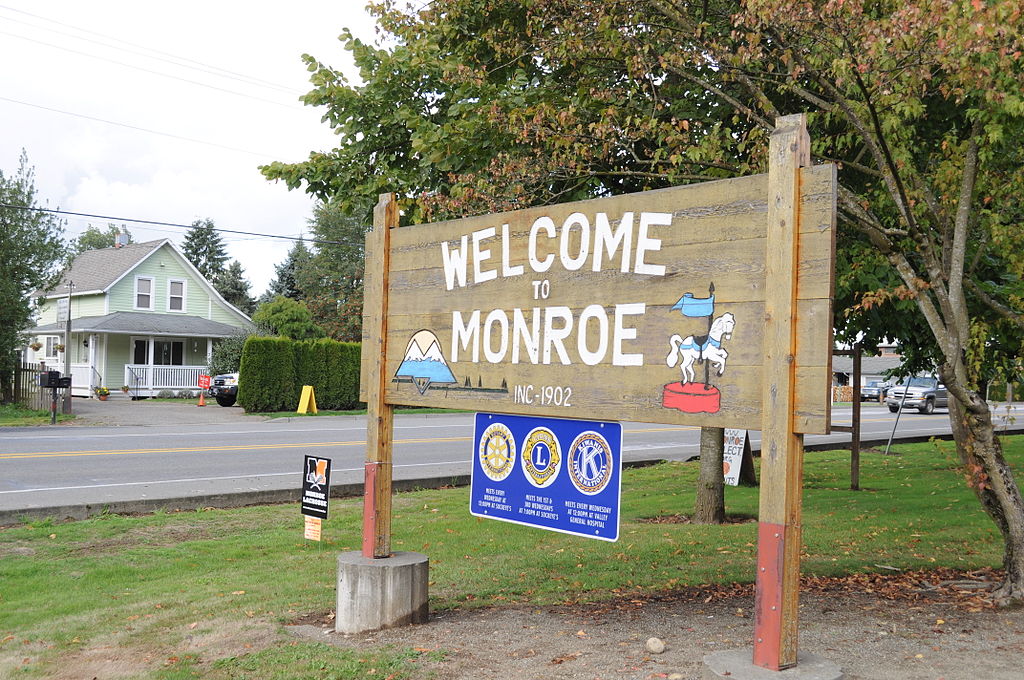 1024px-Monroe,_WA_welcome_sign